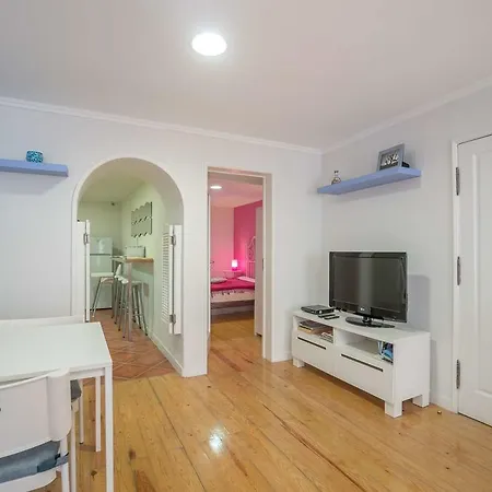 Apartment Colourful Mouraria Lisbon