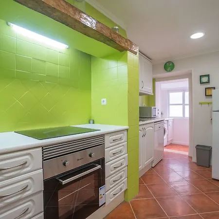 Colourful Mouraria Apartment